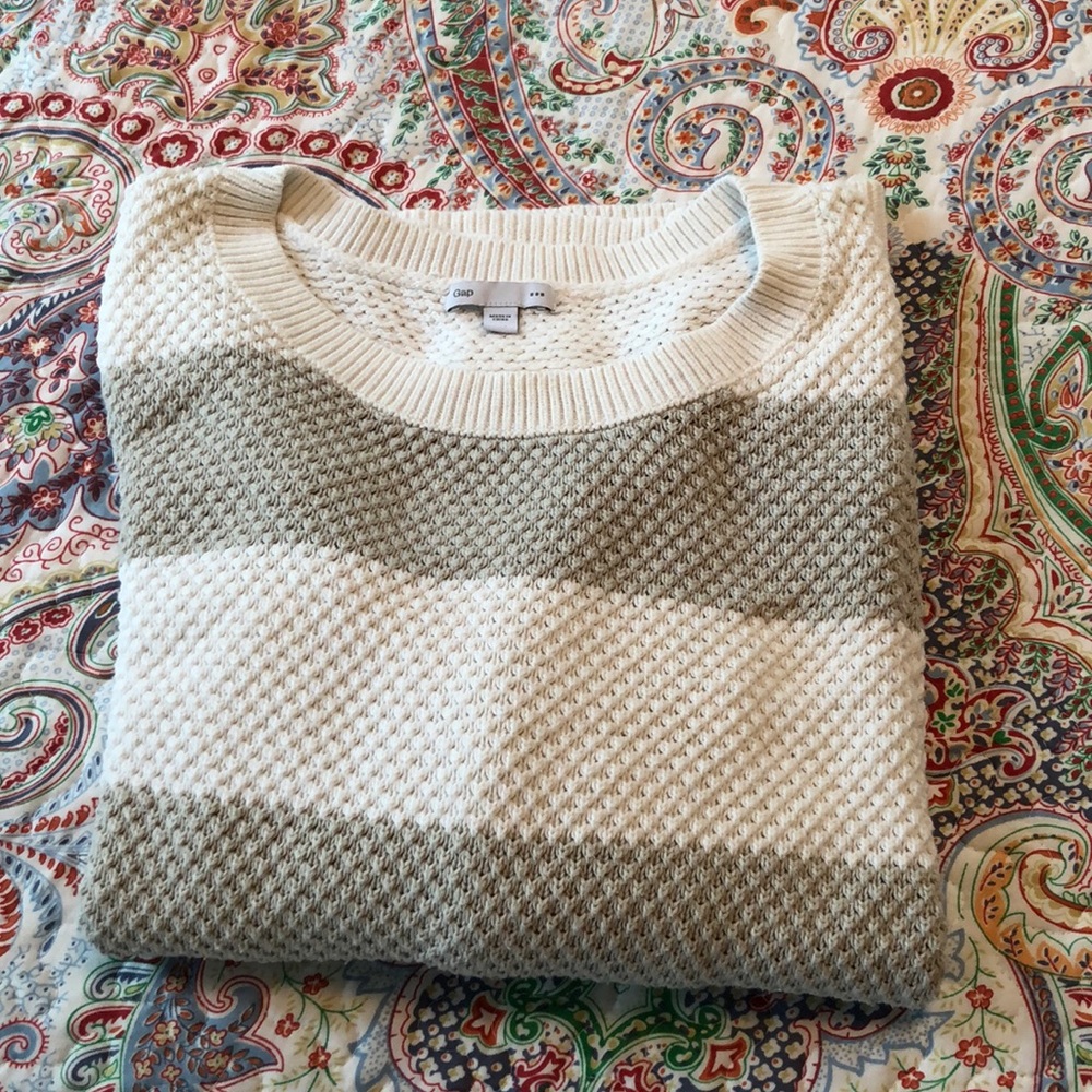 Gap sweater! Read description on sizing info.